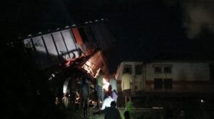 Tamil Nadu Rail Accident : Express Train Collides With Stationary Goods Train 20 Injured 12 Coaches Derail