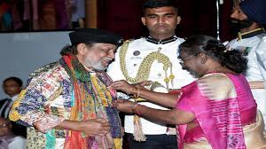 "Bollywood Legend Mithun Chakraborty Honored with Dadasaheb Phalke Award: A Journey from Footpath to Stardom"